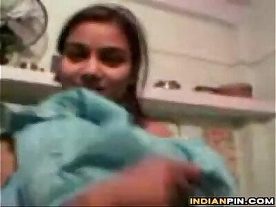 Indian Teen Girl Teasing Her Naked Assets
