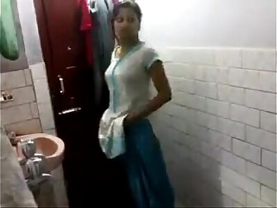 desi Indian girl demonstrate body