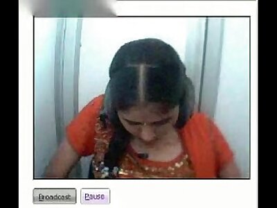 Desi dame showing tits and pussy on webcam in a netcafe