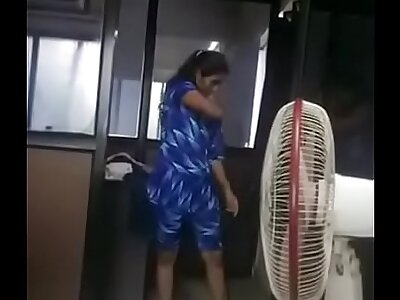indian tamil lady adithi switched her dress in office infromt of her boss captured by her boss chit all forbear leave the office